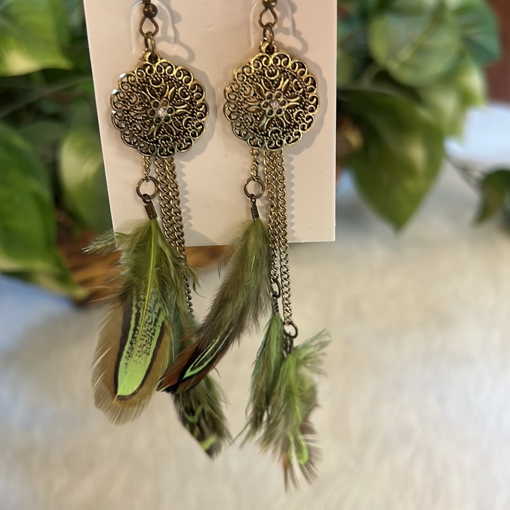 FEATHER DANGLE Earrings Green Brown Medallion Gold Toned NWT - Picture 2 of 5